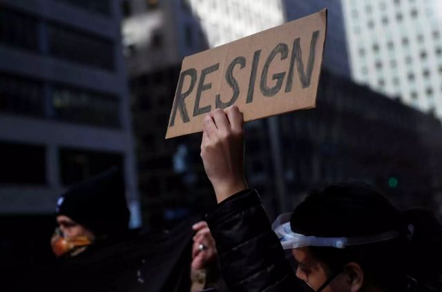 Νέα Υόρκη: Ζητούν παραίτηση του κυβερνήτη Κουόμο μετά τις κατηγορίες για ανάρμοστη σεξουαλική συμπεριφορά