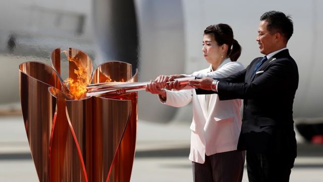 Έφτασε η φλόγα στην Ιαπωνία για τους Ολυμπιακούς που μάλλον δεν θα γίνουν [εικόνες]