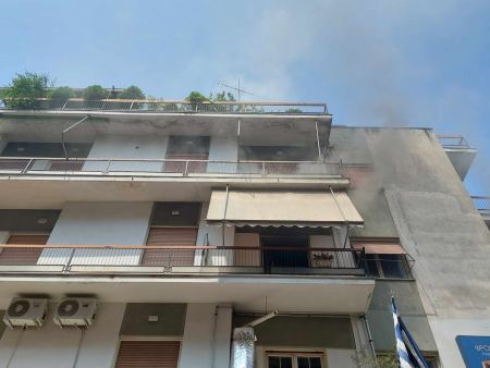 Κινητοποίηση της Πυροσβεστικής για πυρκαγιά σε διαμέρισμα (ΦΩΤΟ-ΒΙΝΤΕΟ)