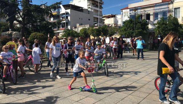 Πλημμύρισαν οι δρόμοι και οι πλατείες της Λαμίας με ποδηλάτες και μικρά παιδιά (ΒΙΝΤΕΟ-ΦΩΤΟ)