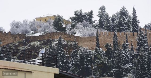 Το κάστρο της Λαμίας χιονισμένο