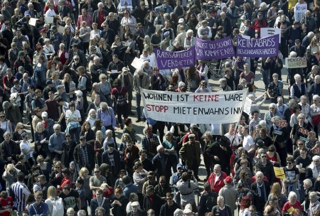 Χιλιάδες άνθρωποι διαδηλώνουν στο Βερολίνο κατά της «τρέλας των ενοικίων»