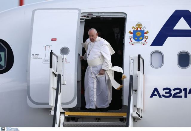 Ο Πάπας Φραγκίσκος στην Ελλάδα – Δείτε την άφιξη του