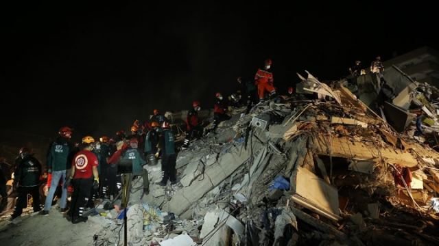 Σμύρνη: 51 οι νεκροί  από τον σεισμό