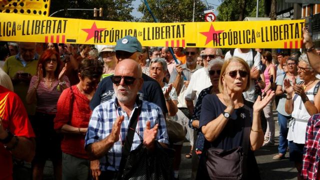 Σε &quot;πολιτική ανυπακοή&quot; καλούν τους Καταλανούς οι αυτονομιστές ηγέτες