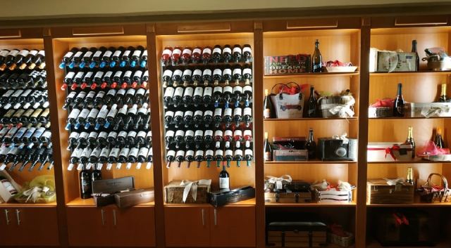 Λαμία: Γνώρισε τα νέα προϊόντα στην ανανεωμένη κάβα «Wines and Spirits» του Δήμου Στεφόπουλου