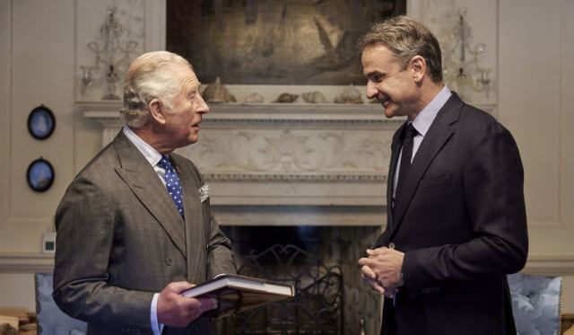 Στο Λονδίνο ο Μητσοτάκης: Σήμερα η συνάντηση με τον βασιλιά Κάρολο, τι θα συζητήσουν