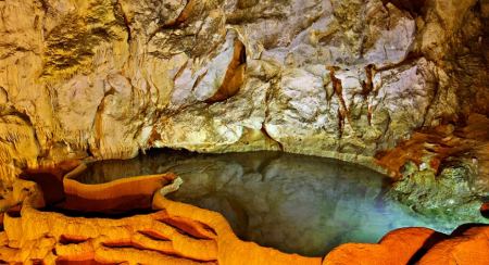 Σπήλαιο Λιμνών: Στα Καλάβρυτα θα βρείτε έναν υπέροχο, υπόγειο κόσμο