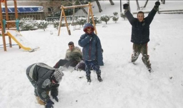 Ποια σχολεία θα είναι κλειστά αύριο Τετάρτη λόγω χιονιά
