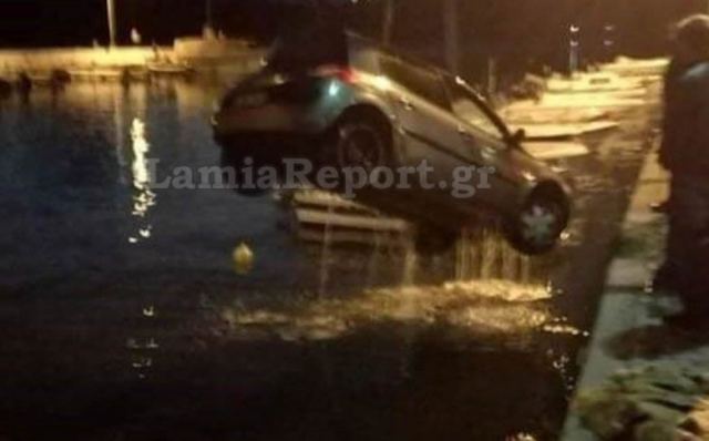 Αχλάδι: Αυτοκίνητο έπεσε στη θάλασσα - Δείτε εικόνες