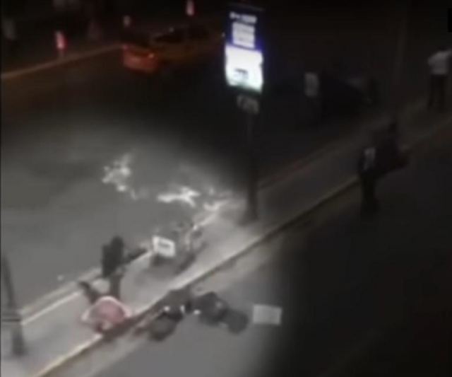 Κωνσταντινούπολη: Οδηγός λεωφορείου έπεσε πάνω σε πλήθος και μετά επιτέθηκε με μαχαίρι!