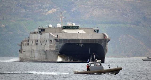 Στη Σούδα το εντυπωσιακό high speed καταμαράν του ναυτικού των ΗΠΑ