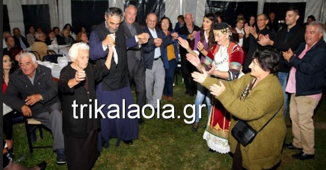 Απίστευτο: Γιαγιά 105 ετών χορεύει την &quot;Καραγκούνα&quot; σε πανηγύρι στα Τρίκαλα (ΒΙΝΤΕΟ)