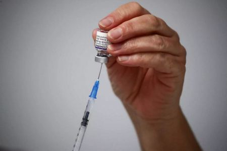Εμβολιασμός: Τρίτη δόση σε εφήβους 12 – 17 ετών για παρακολούθηση εκπαιδευτικών προγραμμάτων στο εξωτερικό