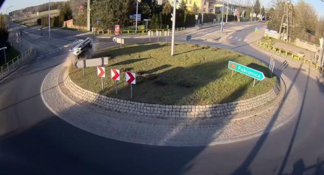 Τρομακτικό ατύχημα στην Πολωνία με «ιπτάμενο» Suzuki Swift (ΒΙΝΤΕΟ)