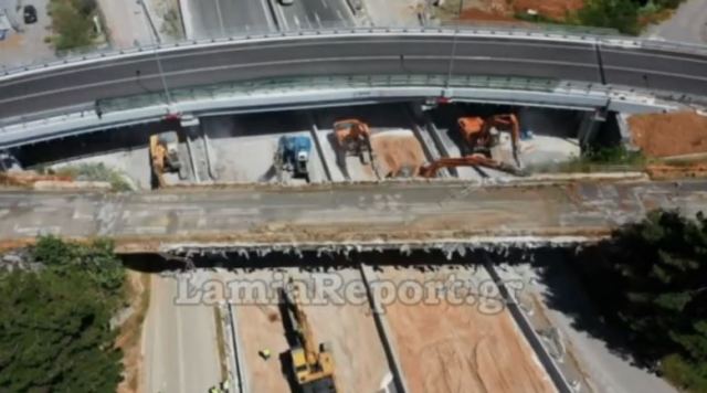 Εντυπωσιακές εικόνες από ψηλά με το γκρέμισμα της γέφυρας στη Θήβα