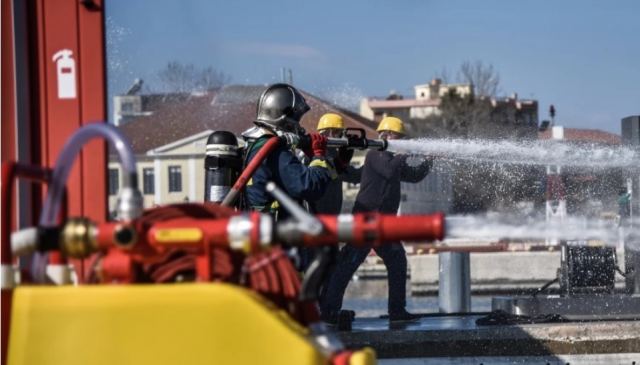 Άργος: Λήστεψαν πυροσβέστες που έδιναν μάχη με τη φωτιά – Έκλεψαν μέχρι και τα κράνη