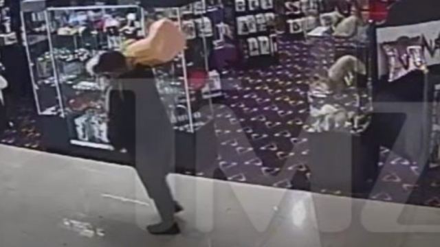 Άνδρας έκλεψε δονητή 18 κιλών από sex shop και έφυγε ανενόχλητος