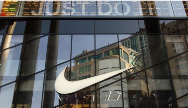 Πώς η ελληνική αγορά χάνει τη Nike: Η στροφή του κολοσσού σε Ιταλία και Τουρκία και ο νέος μεγάλος «παίκτης»