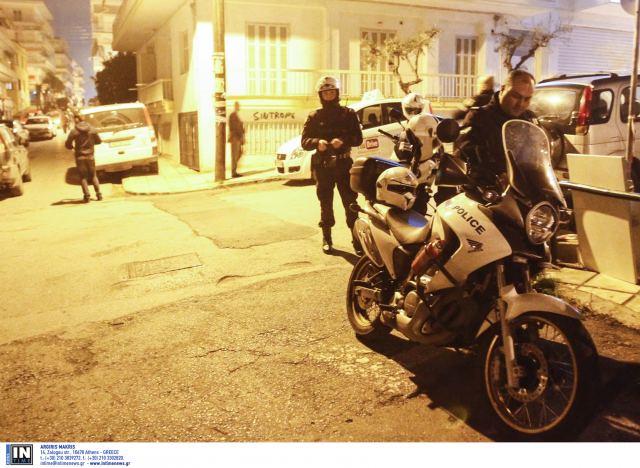Χαλκιδική: Ημίγυμνος απειλούσε με όπλο νεαρούς και αστυνομικούς - &quot;Έφαγε&quot; 104 μήνες φυλάκιση