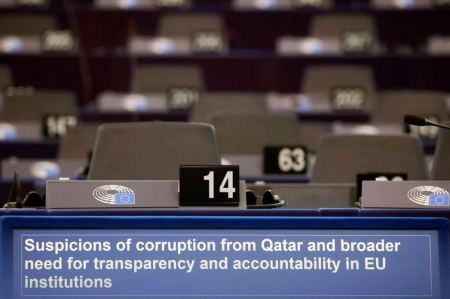 «Qatar Gate»: Κατεπείγουσα διαδικασία για την άρση της ασυλίας δύο Ευρωβουλευτών