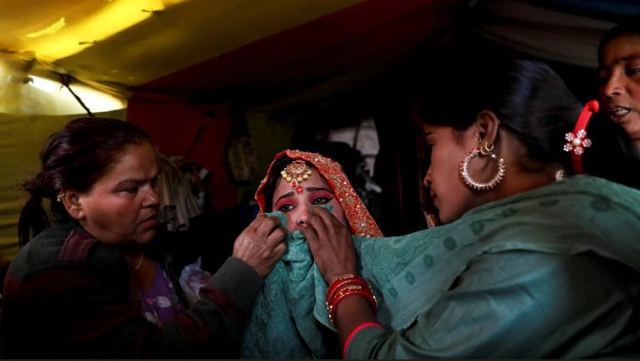 Ινδία: Γαμπρός με συμπτώματα κορωνοϊού πέθανε λίγες ώρες μετά τον γάμο - Θετικοί πάνω από 100 καλεσμένοι