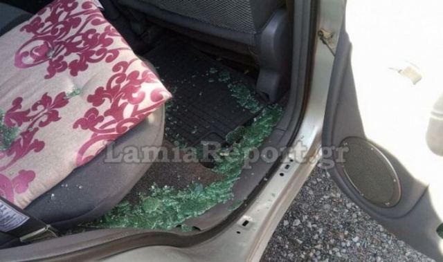 Λαμία: Έσπασε το τζάμι αυτοκινήτου και έκλεψε τσάντα