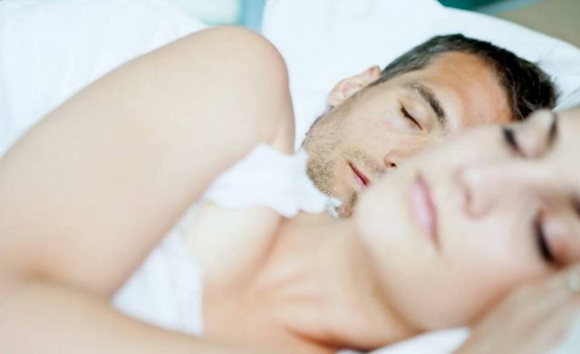 Πόση ζημιά προκαλείται στον εγκέφαλό σου όταν κοιμάσαι λιγότερο από 6 ώρες