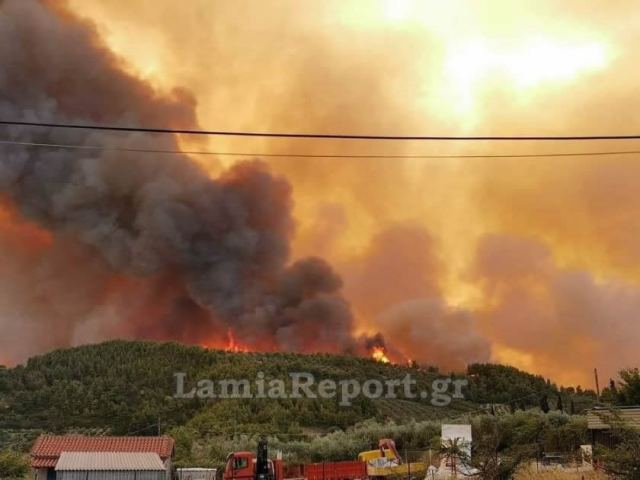 Καίγεται παρθένο δάσος στη Λίμνη Ευβοίας - Εκκενώθηκαν χωριά και οικισμοί