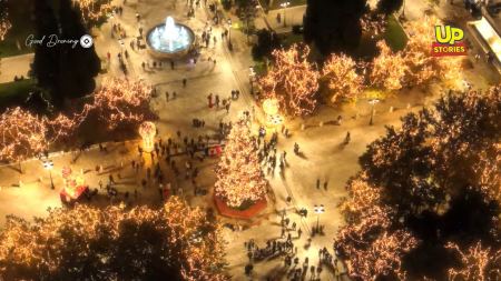 Μια Χριστουγεννιάτικη βόλτα στη στολισμένη Αθήνα με το Up Stories