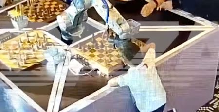 Ρομπότ που παίζει σκάκι έσπασε το δάχτυλο 7χρονου παιδιού σε τουρνουά
