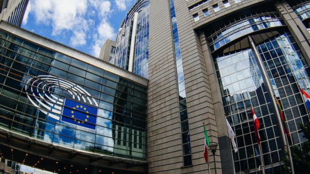 Ολονυχτία στις Βρυξέλλες για τη μεταρρύθμιση της ευρωζώνης