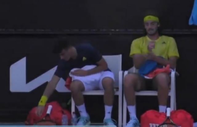 Australian Open: Στέφανος και Πέτρος Τσιτσιπάς «λύγισαν» στα τρία σετ (video)