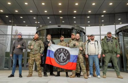 «Εμφύλιος» στη Ρωσία: Στα χαρακώματα ομάδα Wagner και υπουργείο Άμυνας – Ο Πούτιν παραμένει θεατής