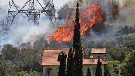 Φωτιά στον Κουβαρά: Από πυλώνα της ΔΕΗ ξεκίνησε η φωτιά, λέει ο δήμαρχος Σαρωνικού