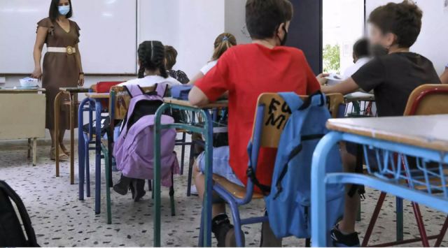Σχολεία - Δημοσθένης Σαρηγιάννης: Έτσι θα ανοίξουν με ασφάλεια – Τι προτείνει για τεστ και μάσκες