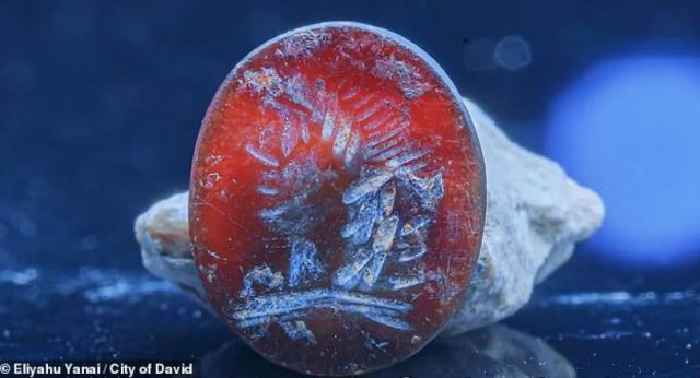 Εντυπωσιακή ανακάλυψη: Σφραγιδόλιθος 2.000 ετών με το κεφάλι του Απόλλωνα βρέθηκε στα Ιεροσόλυμα