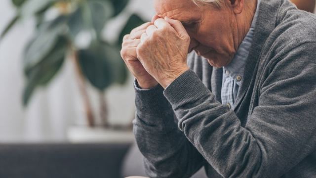Κορωνοϊός: Πρώτο σύμπτωμα το ντελίριο - Τι έδειξε νέα έρευνα για τους ηλικιωμένους ασθενείς