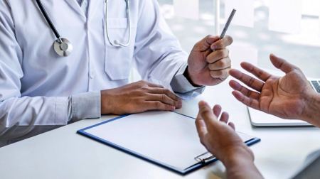 Τι αλλάζει για τους γιατρούς του ΕΣΥ με το νομοσχέδιο του υπ. Υγείας - Πώς θα μπορούν να έχουν και ιδιωτικά ιατρεία