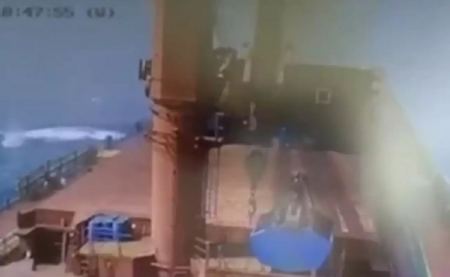 Ερυθρά Θάλασσα: Βίντεο ντοκουμέντο από την επίθεση των Χούθι στο ελληνόκτητο πλοίο Zografia