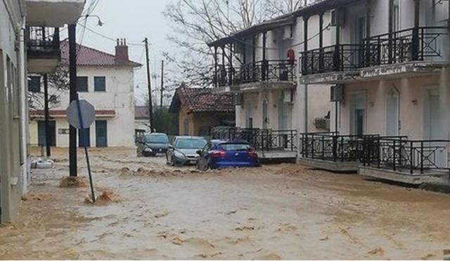 Κακοκαιρία - Έβρος: Εγκλωβισμένοι μαθητές και νήπια ύστερα από πλημμύρες - Δείτε βίντεο