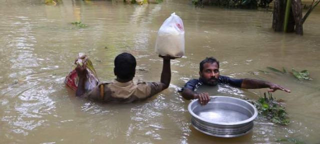 Ινδία: Στους 370 οι νεκροί από τις πλημμύρες-700.000 άνθρωποι σε καταφύγια
