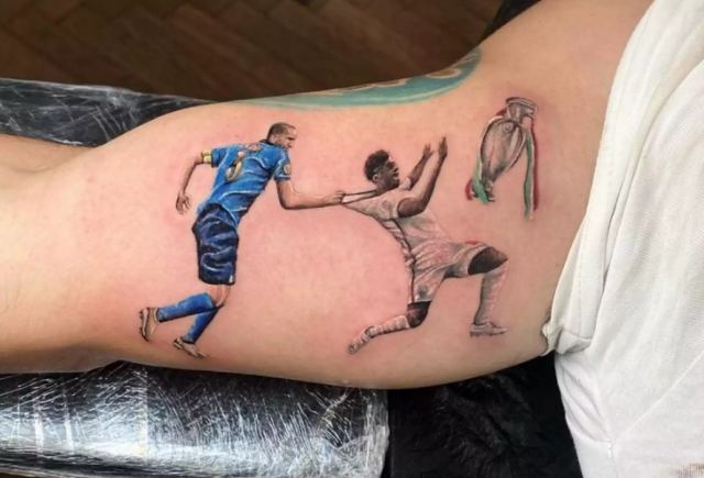 Euro 2020: Έκανε το κορυφαίο τατουάζ για τη διοργάνωση με Κιελίνι – Σακά
