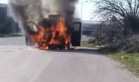Παρανάλωμα του πυρός έγινε φορτηγάκι έξω από τη Λάρισα