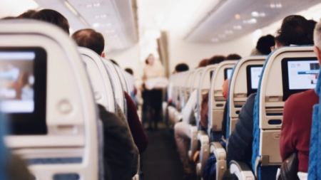 Πανικός σε πτήση στο Ηράκλειο: Ανήλικος έσπασε κάθισμα επειδή δεν τον άφηναν να καπνίσει στο αεροπλάνο