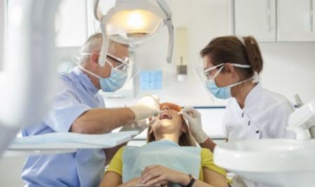 Οδοντιατρική κρίση στη Βρετανία - Πολίτες αναγκάζονται να βγάζουν μόνοι τους τα δόντια τους