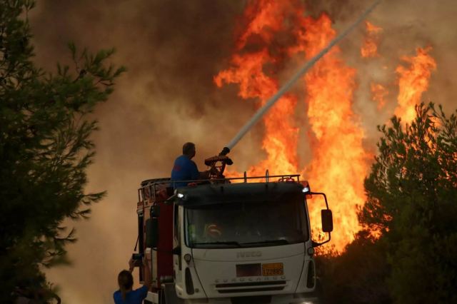 Φωτιά στην Ηλεία: Νέες αναζωπυρώσεις - Σε κατάσταση έκτακτης ανάγκης οικισμοί