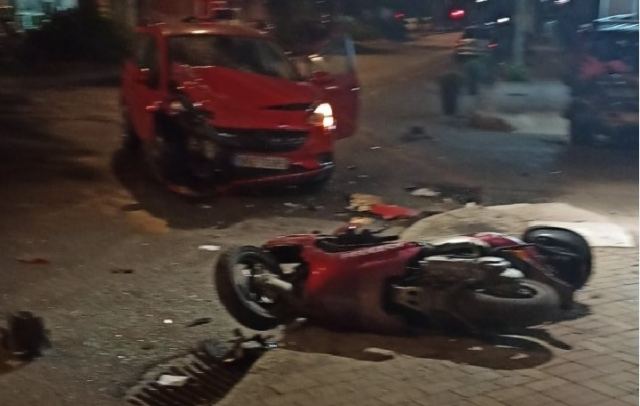 Φοβερή σύγκρουση οχημάτων τα ξημερώματα στη Λάρισα - ΦΩΤΟ