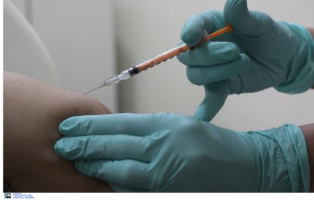 Εμβόλιο γρίπης: Άνοιξε η πλατφόρμα για τον εμβολιασμό χωρίς συνταγή απευθείας στα φαρμακεία