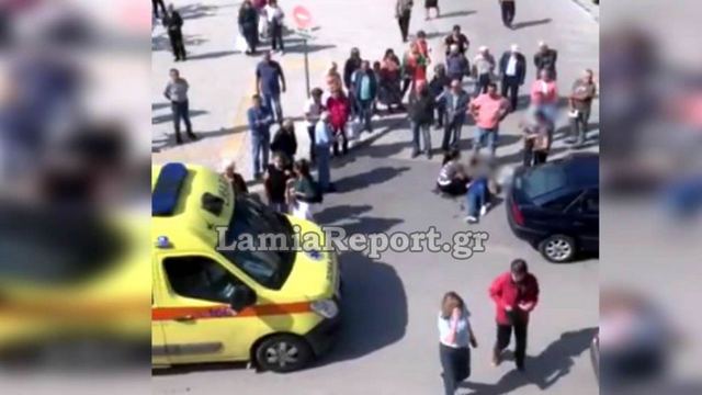 Λαμία: Παράσυρση γυναίκας από αυτοκίνητο στην πλατεία Πάρκου (ΒΙΝΤΕΟ-ΦΩΤΟ)